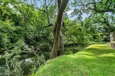 406 W Schubert St, Fredericksburg, TX 78624 - Photo 2