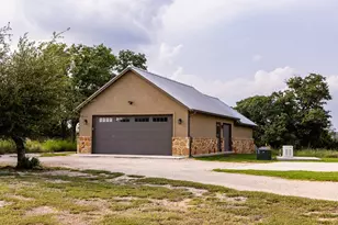 195 Kamira Dr, Kerrville, TX 78028 - Photo 36