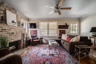 203 W Travis St, Fredericksburg, TX 78624 - Photo 4