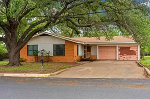 131 W Lower Crabapple Rd, Fredericksburg, TX 78624 - Photo 2