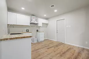 202 Bluebonnet, Fredericksburg, TX 78624 - Photo 10