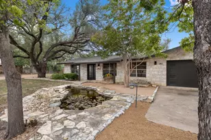 202 Bluebonnet, Fredericksburg, TX 78624 - Photo 2