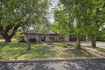 202 Bluebonnet, Fredericksburg, TX 78624 - Photo 2