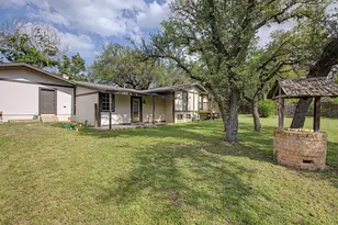202 Bluebonnet, Fredericksburg, TX 78624 - Photo 4