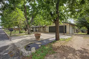 202 Bluebonnet, Fredericksburg, TX 78624 - Photo 4