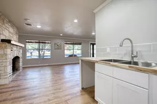 202 Bluebonnet, Fredericksburg, TX 78624 - Photo 18