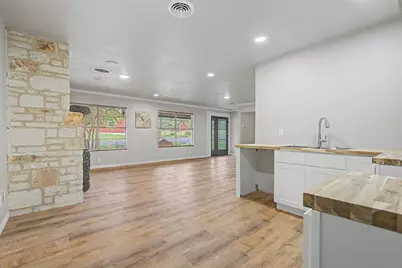 202 Bluebonnet, Fredericksburg, TX 78624 - Photo 10