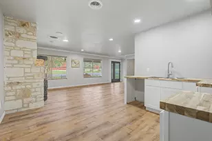 202 Bluebonnet, Fredericksburg, TX 78624 - Photo 10