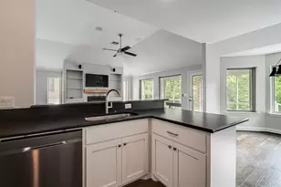 218 E Creekview Dr, Fredericksburg, TX 78624 - Photo 6