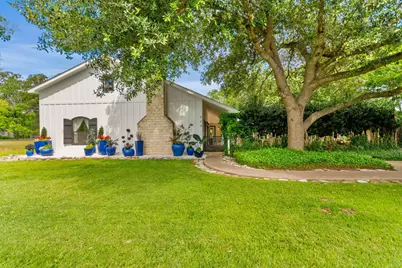 904 N Lincoln, Fredericksburg, TX 78624 - Photo 2