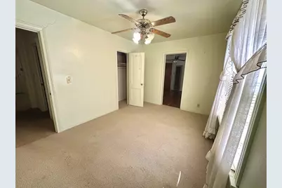 106 W Burbank St, Fredericksburg, TX 78624 - Photo 10