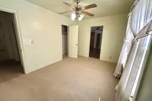 106 W Burbank St, Fredericksburg, TX 78624 - Photo 10