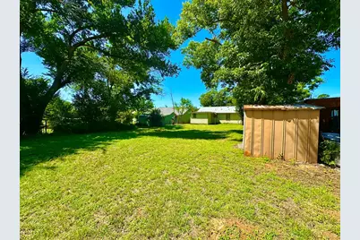106 W Burbank St, Fredericksburg, TX 78624 - Photo 20