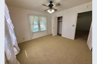 106 W Burbank St, Fredericksburg, TX 78624 - Photo 8