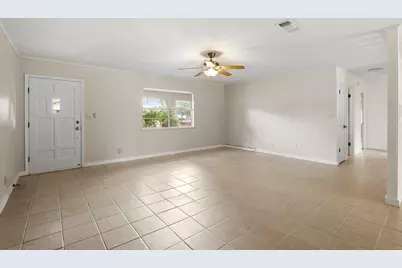 604 N Bowie, Fredericksburg, TX 78624 - Photo 4