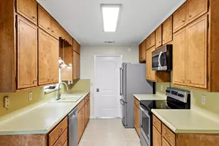 604 N Bowie, Fredericksburg, TX 78624 - Photo 6