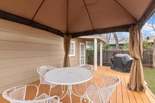 812 W Austin St, Fredericksburg, TX 78624 - Photo 4