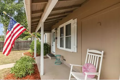 812 W Austin St, Fredericksburg, TX 78624 - Photo 2