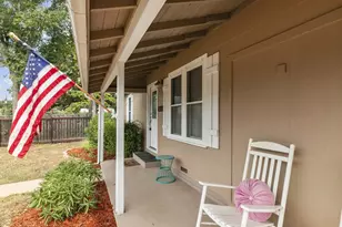 812 W Austin St, Fredericksburg, TX 78624 - Photo 2