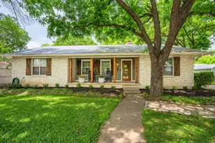 506 N Lincoln, Fredericksburg, TX 78624 - Photo 2