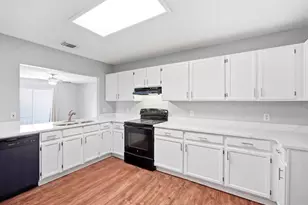 6827 Celes Meadow Dr, Converse, TX 78109 - Photo 6