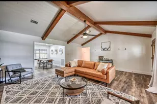 1009 Ave D, Fredericksburg, TX 78624 - Photo 4