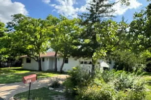 109 Glenwood Dr, Fredericksburg, TX 78624 - Photo 2