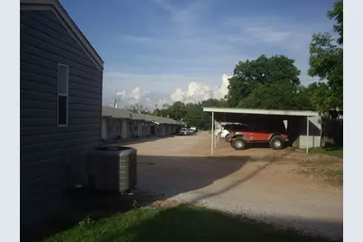 448 E Walnut St, Fredericksburg, TX 78624 - Photo 8