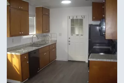 448 E Walnut St, Fredericksburg, TX 78624 - Photo 4