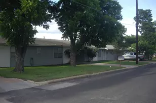 448 E Walnut St, Fredericksburg, TX 78624 - Photo 1
