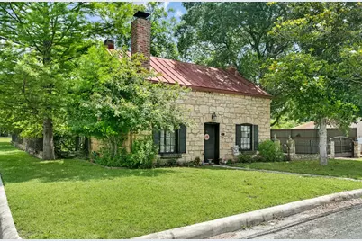 516 W San Antonio St, Fredericksburg, TX 78624 - Photo 38