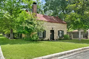 516 W San Antonio St, Fredericksburg, TX 78624 - Photo 38
