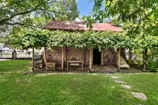 516 W San Antonio St, Fredericksburg, TX 78624 - Photo 2