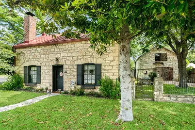 516 W San Antonio St, Fredericksburg, TX 78624 - Photo 1