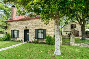 516 W San Antonio St, Fredericksburg, TX 78624 - Photo 1
