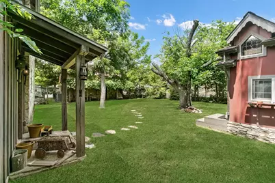 516 W San Antonio St, Fredericksburg, TX 78624 - Photo 36