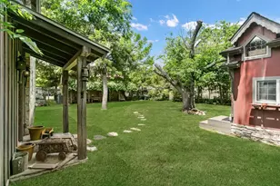 516 W San Antonio St, Fredericksburg, TX 78624 - Photo 36