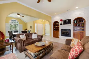 211 E Creekview Dr, Fredericksburg, TX 78624 - Photo 8