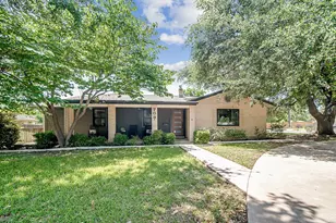 708 N Milam St, Fredericksburg, TX 78624 - Photo 28