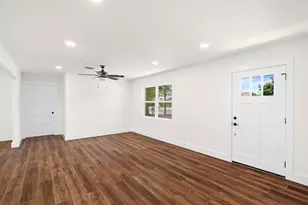 614 S Columbus, Fredericksburg, TX 78624 - Photo 6