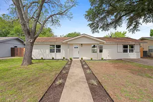 614 S Columbus, Fredericksburg, TX 78624 - Photo 2