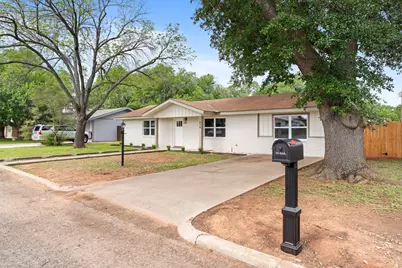 614 S Columbus, Fredericksburg, TX 78624 - Photo 4