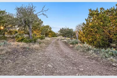 1106 S Perry Ranch Rd, Fredericksburg, TX 78624 - Photo 16