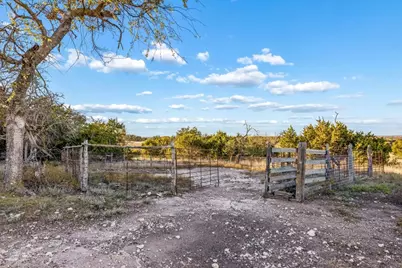 1106 S Perry Ranch Rd, Fredericksburg, TX 78624 - Photo 10