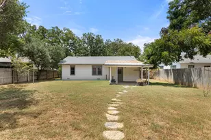 106 W Mulberry St, Fredericksburg, TX 78624 - Photo 30
