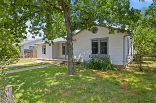 106 W Mulberry St, Fredericksburg, TX 78624 - Photo 2