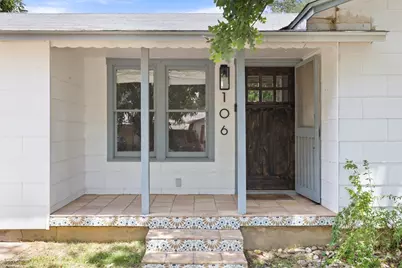 106 W Mulberry St, Fredericksburg, TX 78624 - Photo 4