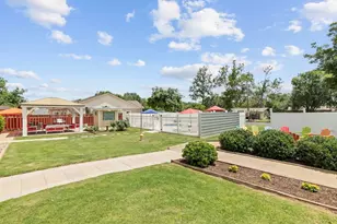 1203 N Milam St, Fredericksburg, TX 78624 - Photo 4