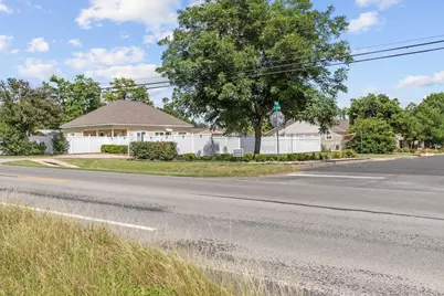 1203 N Milam St, Fredericksburg, TX 78624 - Photo 2