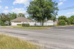 1203 N Milam St, Fredericksburg, TX 78624 - Photo 2